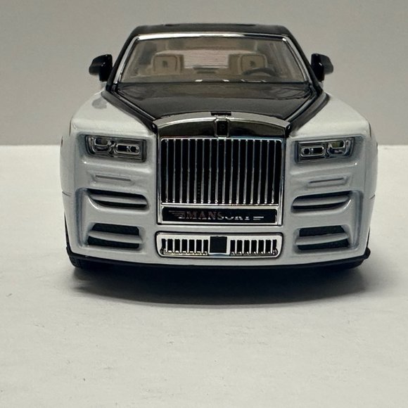 1:24 Rolls-Royce Phantom Metal Diecast BLACK WHITE WITH LEDS Roll-Back - Picture 3 of 14